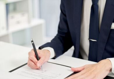 スーツ姿の新卒社員