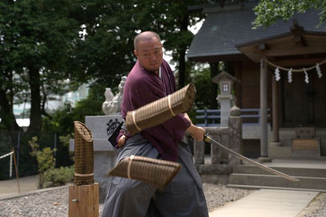郡山市内で行われる藁斬り抜刀斎の抜刀体験
